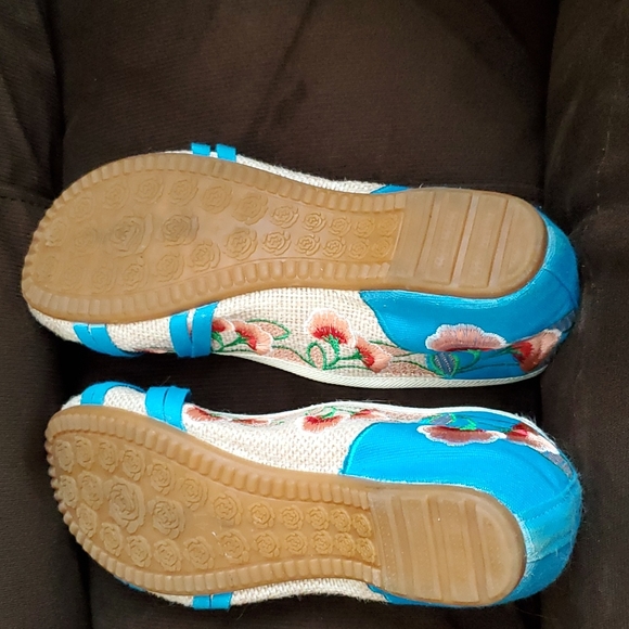 Embroidered canvas slipons - Picture 6 of 11